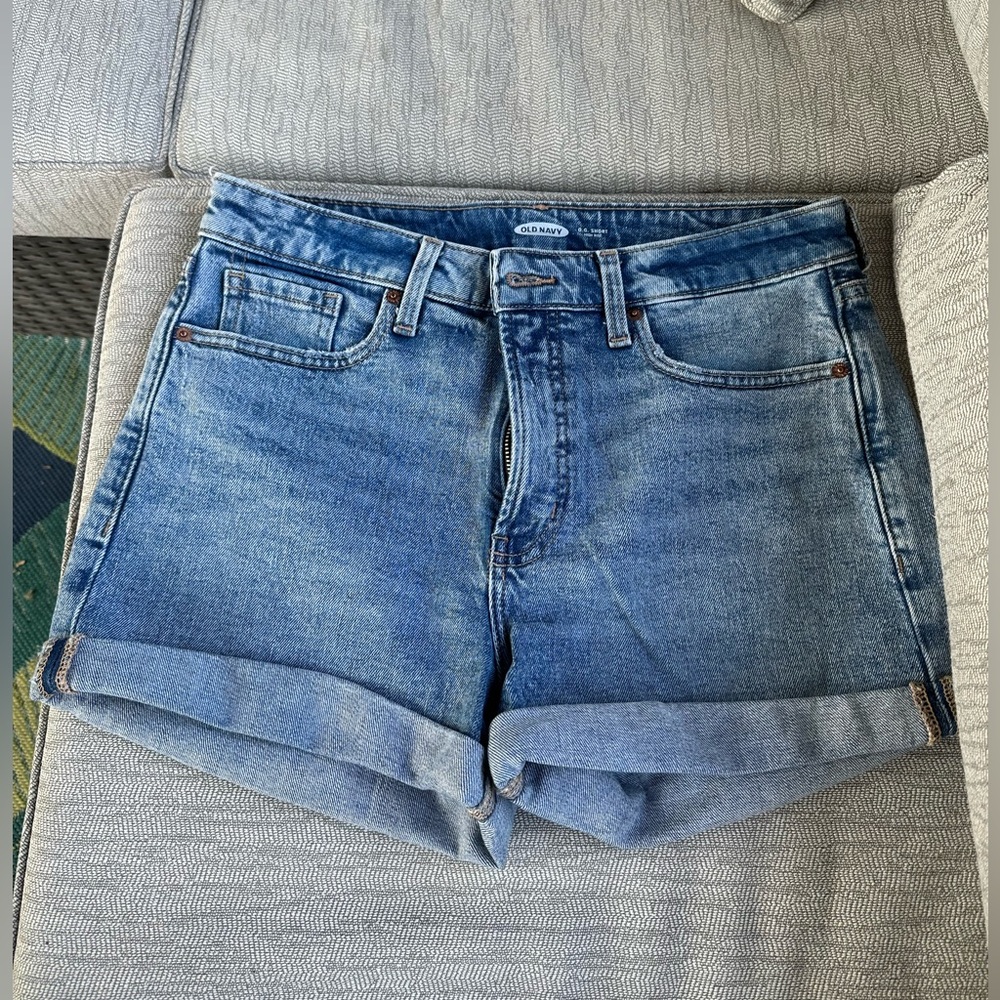 Size 10 Old Navy O. G. High rise short